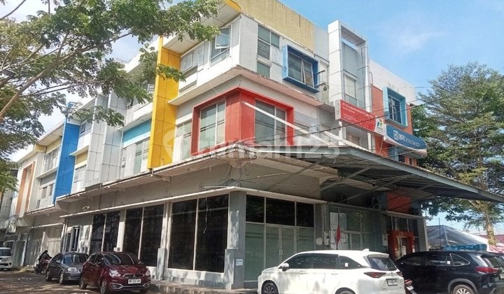 Ruko 3 Lantai Disewakan - Lokasi Strategis, LT 120 / LB 100, 3 KM