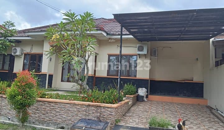 Dijual Rumah Impian di Lokasi Strategis - 4 Kamar Tidur, 3 Kamar Mandi, Garasi + Carport, Nyaman & Siap Huni!