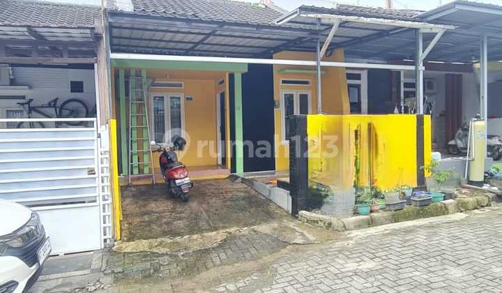 Dijual Rumah Minimalis Nyaman di Lokasi Strategis - 2 Kamar Tidur, Garasi + Carport, Cocok untuk Hunian