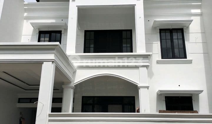 Rumah Clasik Dalam Komplek