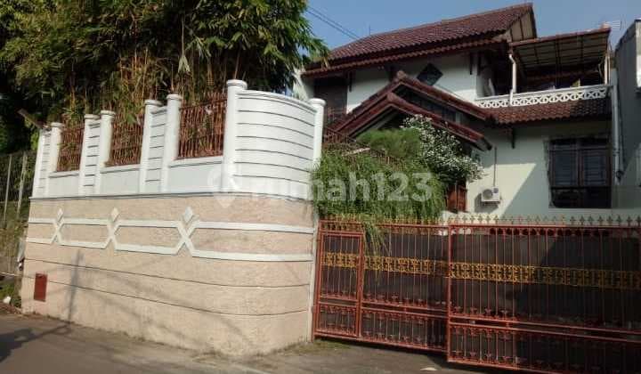 Rumah di Belakang Alfa Indah Jakarta Barat Kondisi Minim Renovasi