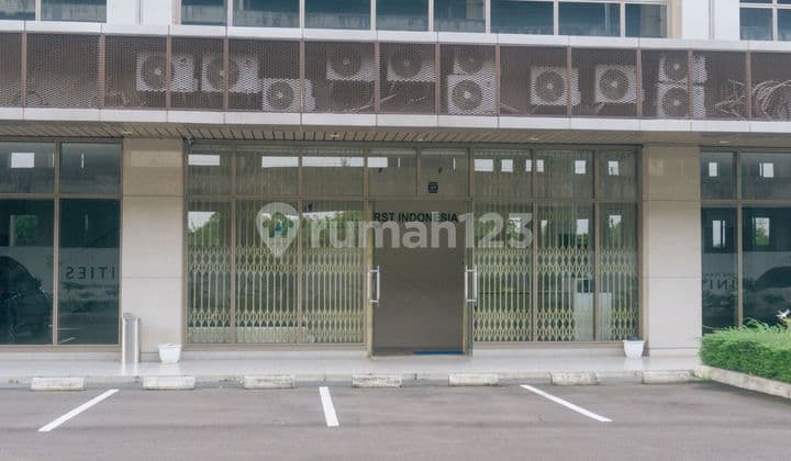 Siap Huni, Ruko, 3 Lantai, Dekat Pusat Perbelanjaan, Full Furnished,