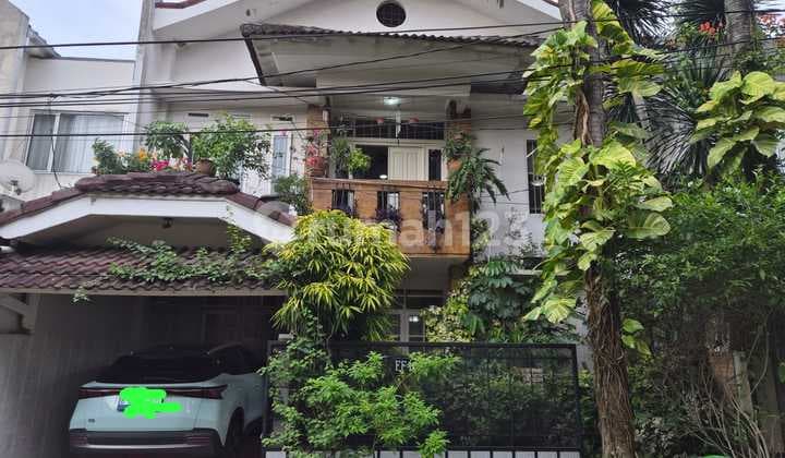 Bebas Banjir, Rumah, 2 Lantai, SHM, Dekat Fasilitas Kesehatan, Siap Huni,
