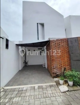 Di Sewakan Rumah Bagus Dmurah Bagus Fullfurnis di Padurenan Mustika Jaya Bekasi