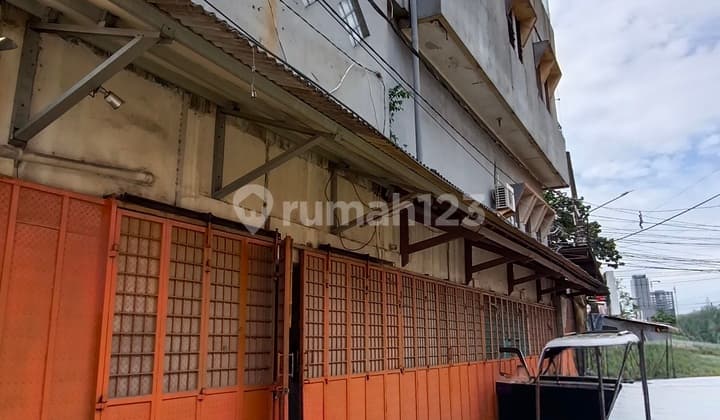 Disewa Rumah Hook di Pinggir Jalan Raya Bencongan Kelapa Dua
