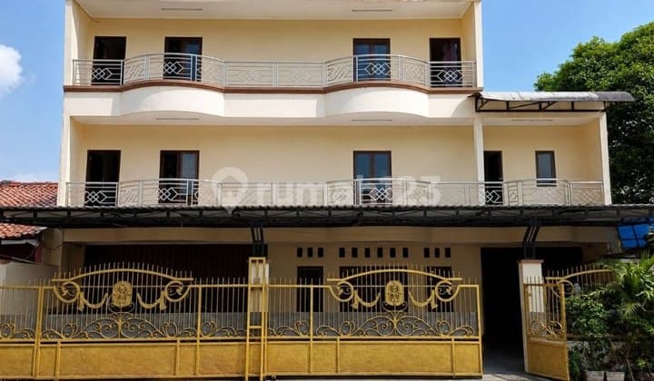 Dijual Rumah Kost 16 Pintu Lokasi Pinggir Jalan Raya Malaka Sari Jakarta Timur