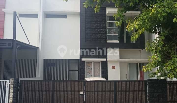 Disewakan Rumah Tinggal 2 Lantai yang Nyaman dan Aman