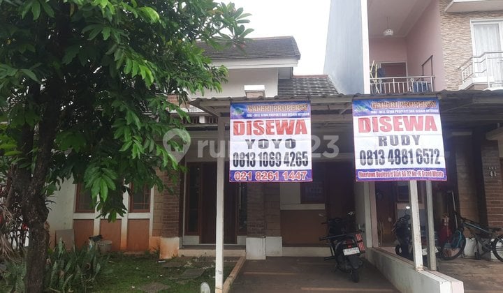 2-Story House Near Highway, Shopping, and Entertainment Venues