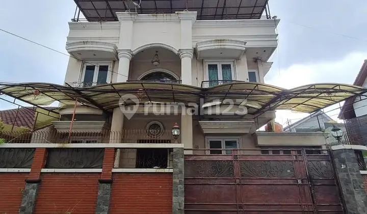 3-Story House Fully Furnished Ready to Move In Tomang