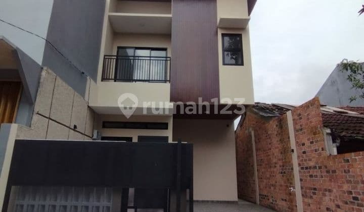 Turun Harga Rumah 2 Lantai Golden City Bekasi