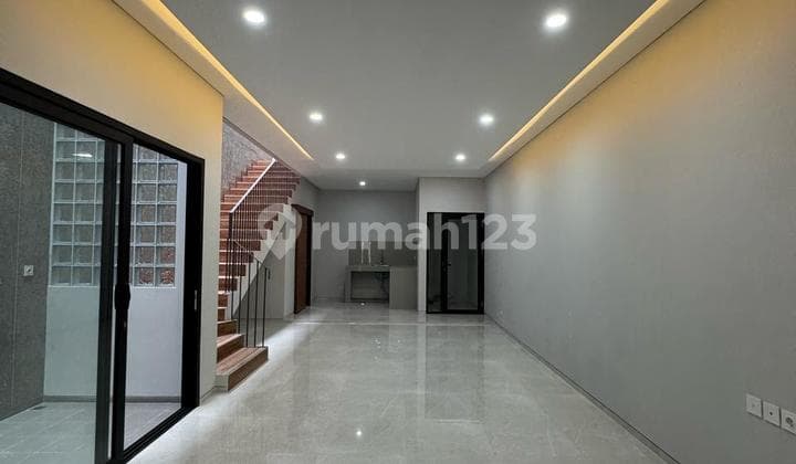 Rumah di Tengah Kota Dekat Akses Tol