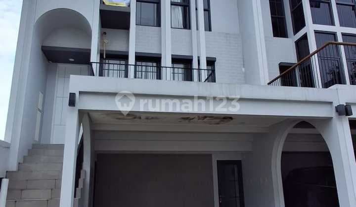 Dijual Cepat Rumah 3 Lantai Aether Greenwich BSD Hoek