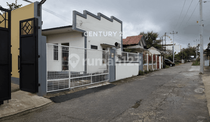 1-Storey House, 293 sqm, located on Jambon, behind Kalam Kudus School.