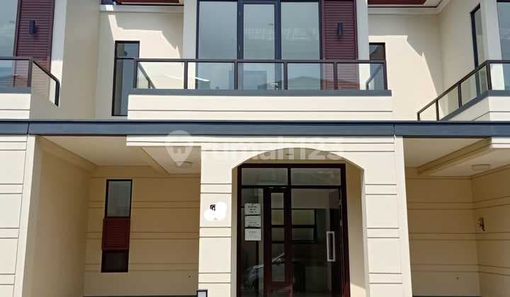 TRANSLATION: For rent. 2-story house. Lavon.1 3 rooms Cikupa, Tangerang.