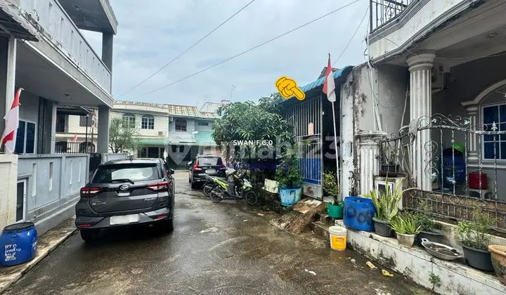 Ready-to-Occupy 1.5 Storey House Near BCS Mall in Baloi Mas Indah