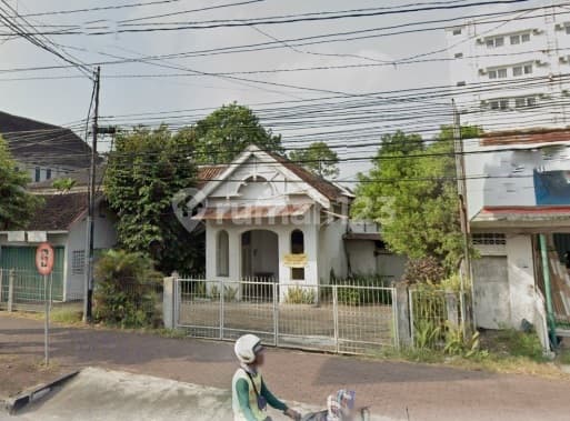 Building Suitable for Business or Office 5 Minutes from Tugu Yogyakarta
