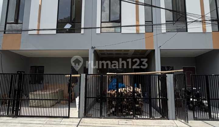 Rumah Baru 3 Lantai Strategis Bebas Banjir Duri Kepa