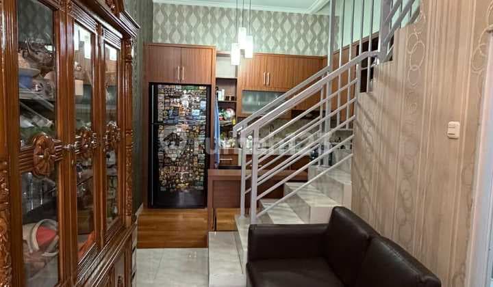 Rumah Terawat Full Furnish 3 Lantai Tanjung Duren
