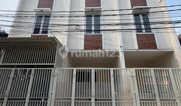 Rumah Baru 3 Lantai Minimalis&Strategis Tanjung Duren