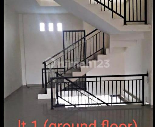 4-Story Shophouse (With Basement) Strategic Location on Jl. Gatot Subroto, No Flooding, Ready for Business Development