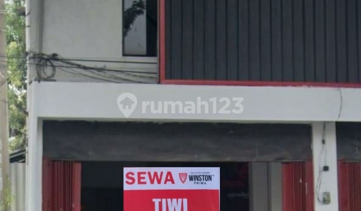 2.5-Story Shop House on Dharmawangsa Main Road Near Campus