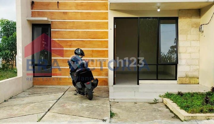 Minimalist House in a Strategic Area of Kedungkandang