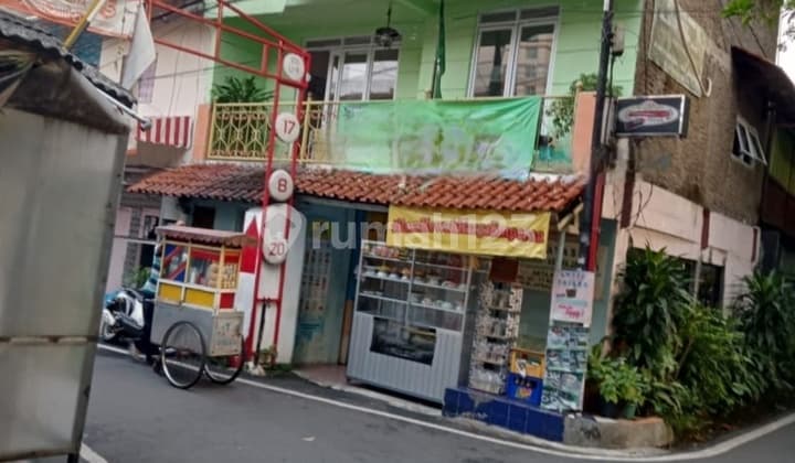 Corner House, Karet Tengsin, Bendungan Hilir, Central Jakarta