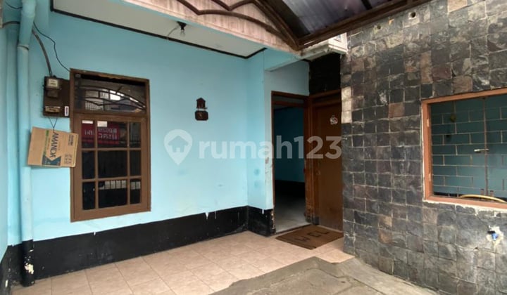 Ready-to-Use Boarding House Near University