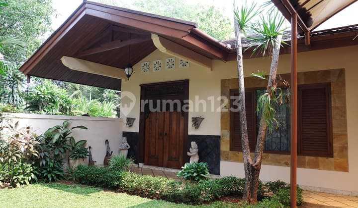 Beautiful Home, Strategic Location Near MRT & SCBD