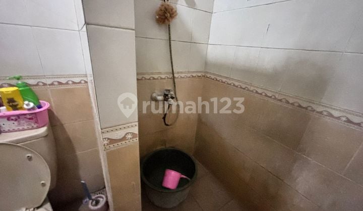 A Comfortable Residential House with Easy Access to Roads and Nearby Public Facilities
