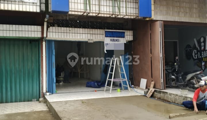 Ruko,Dijual dan Disewa 3Lantai Baru Renov Siap Huni Kol.haji Burlian Dpn Peridustrian 2 Siap Huni