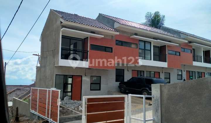 House, 2 Floors, Within Setiabudi Complex Ready to Occupy Near Lembang, Freehold Title