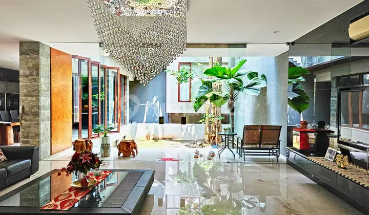 Luxury House Puri Indah Kembangan West Jakarta, Land Area 407 M² Building Area 1,000 M², Fully Furnished, Ready to Move In
