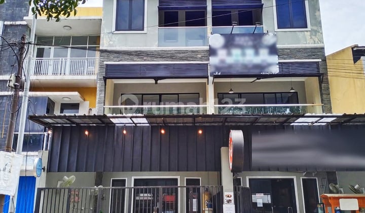 For Sale / For Rent: Shophouse in Gading Serpong, Tangerang, Building Area 250 m², Freehold Title (SHM), Strategic Location near Summarecon Mall Serpong.