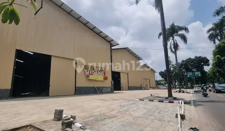 Rental Ready-to-Use Warehouse Strategic Location in Kebon Jeruk