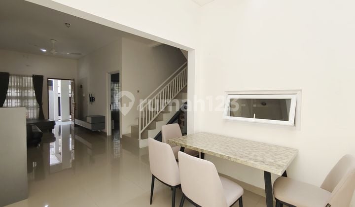 Minimalist 2-Story House