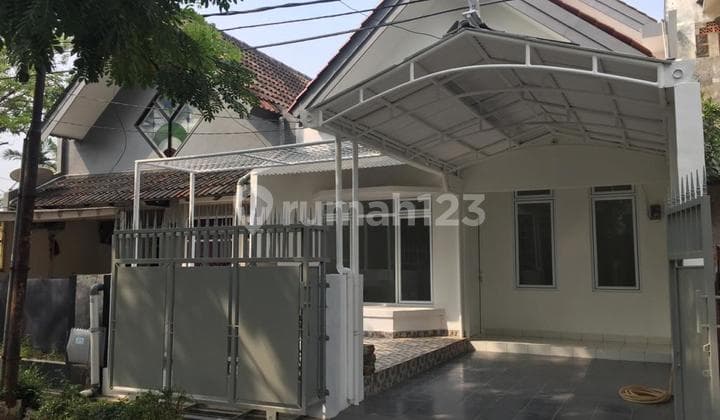 Dijual Rumah 2 Lantai, Baru Renovasi, Deket Stan Bintaro