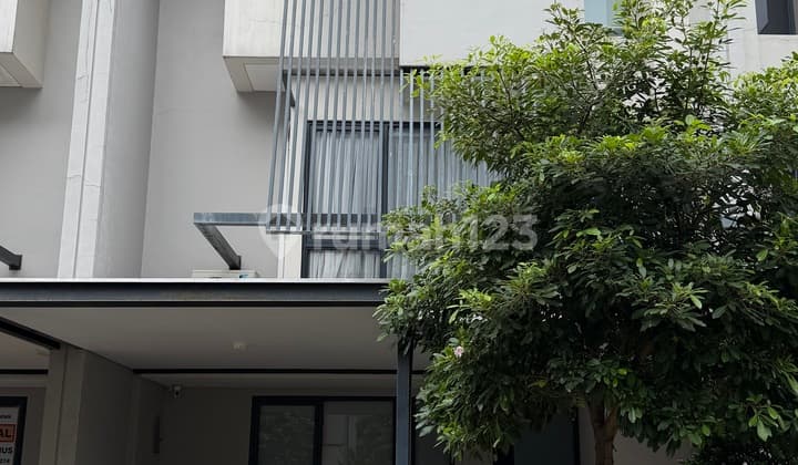 For Sale House in Invesihaus Tabebuya BSD City