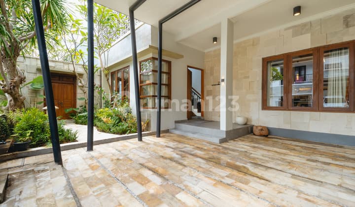 Villa Nyaman in a Quiet Area - Large Private Pool, Ready to Move In