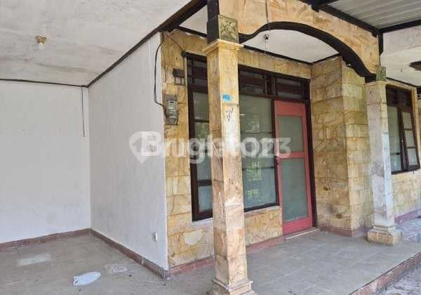 Rent a 2-bedroom house at Taman Griya Jimbaran.