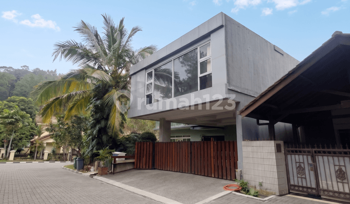 Luxurious and Beautiful 2-Story House, Flood-Free, Near Toll Access, Villa Cinere Mas Complex, Jalan Uranus III No. 1, Pisangan Village, East Ciputat District, South Tangerang City