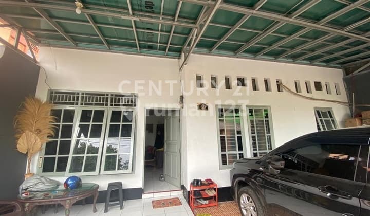 Translation: House for Sale in Tanjung Priuk, Strategic Location Bonus 11-Door Rental Property