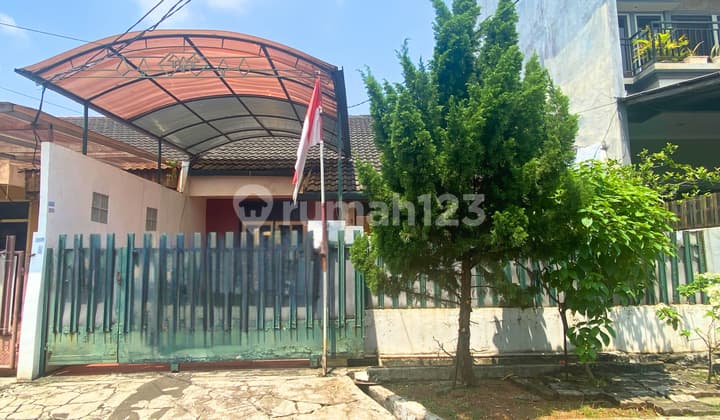 Affordable House in Taman Alfa Indah Complex, Petukangan, South Jakarta