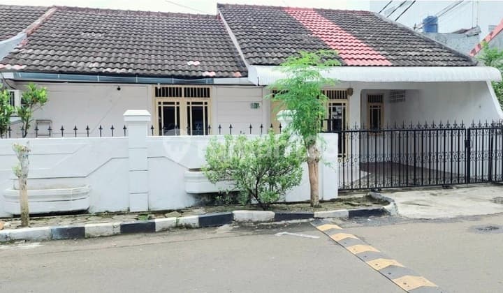 Furnished House for Sale in a Very Strategic Area in Bogor City, Near Borr Toll Road