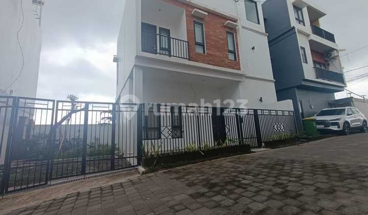 3-storey Villa in Ungasan with Private Rooftop View of GWK | Long Lease
