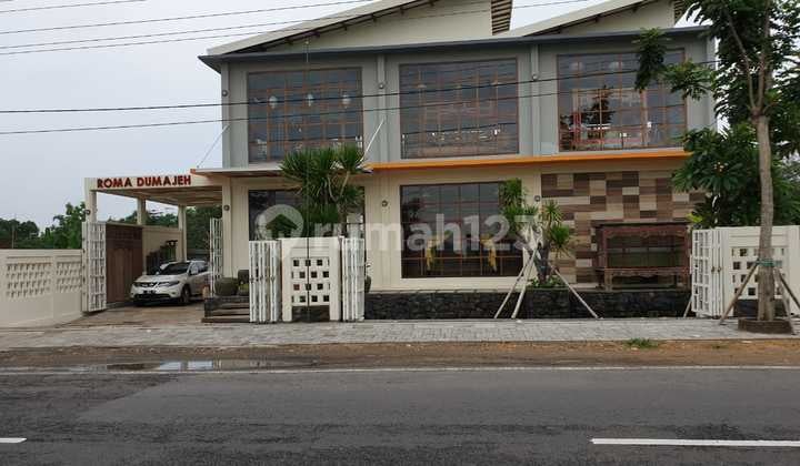 Negotiable Until Deal, Beautiful Villa-Style House Suitable for Living and Business in Bangkalan