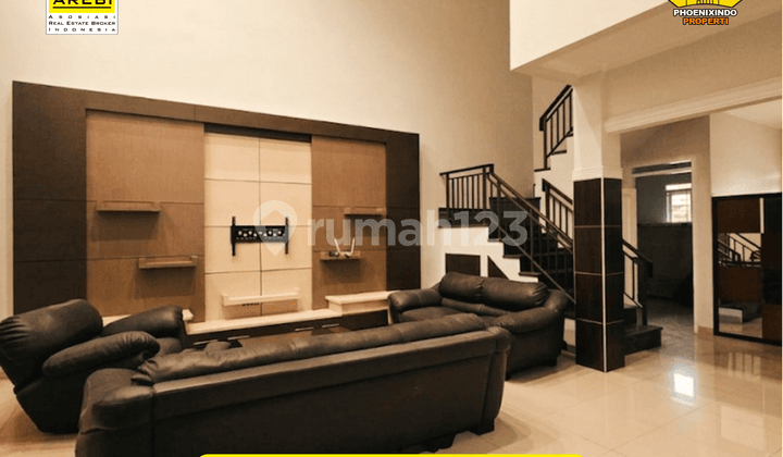 Translation to English: 'For Sale Furnished House in Batununggal Bandung | Land Area 180 | 4+1 Bedrooms'