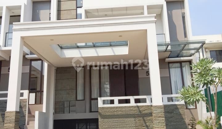 Rumah 2 Lantai dengan Rooftop Yg Indah