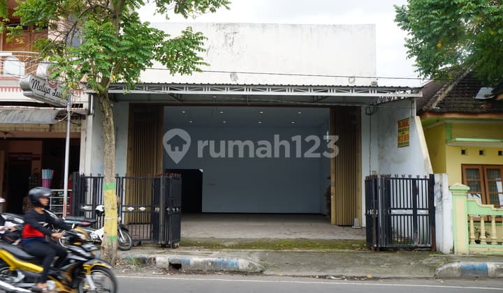 Shop for Sale / Rent in Jombang (East Java) Strategic Location