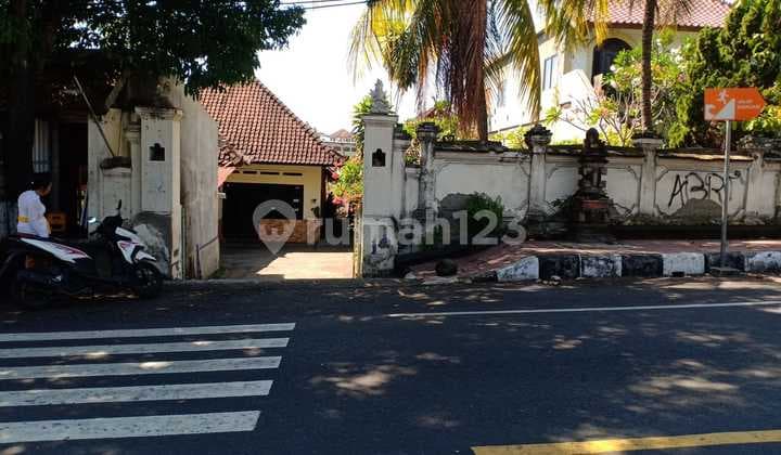 For rent: House and Land in Central Singaraja, 100 meters from Singaraja City's Zero Point.
